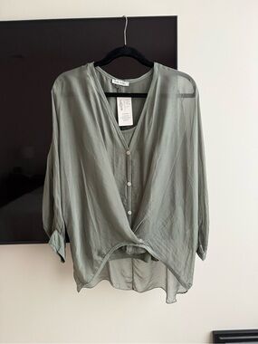 Sz Medium Button up layered blouse top